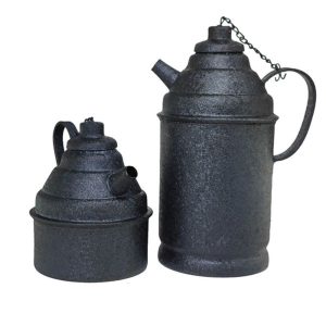 کتری و قوری سفری مدل شامورتی سرودار، با مواد باکیفیت و قابلیت استفاده مستقیم بر روی آتش، گزینه‌ای ایده‌آل برای علاقه‌مندان به نوشیدن چای در طبیعت است.